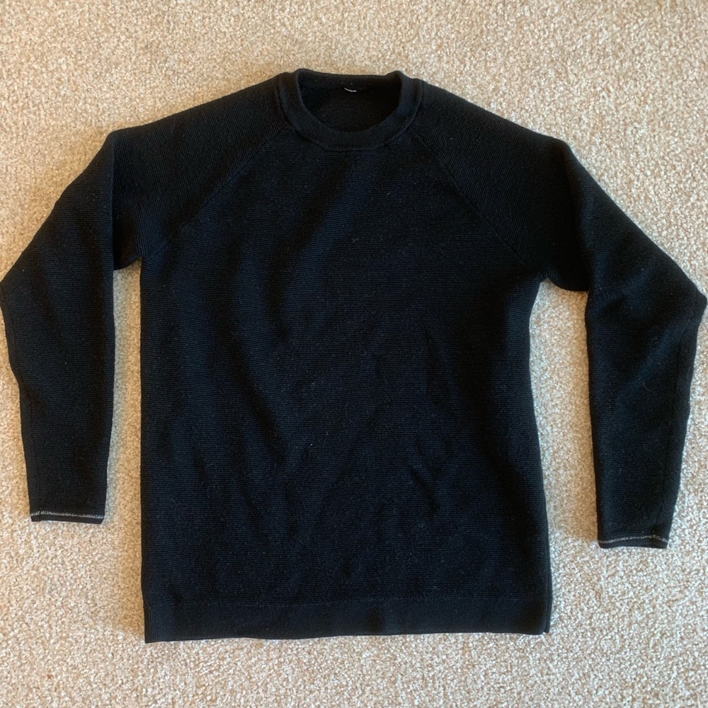 Lululemon black sweater - unsure men’s vs women’s